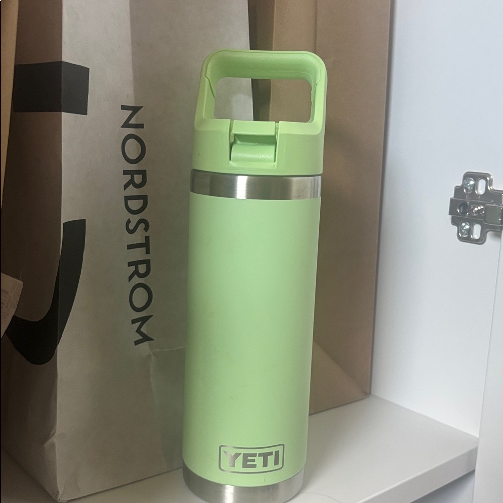 NWOT YETI Mint Green Insulated Bottle 18oz
